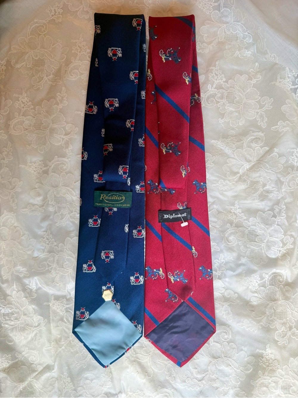 Vtg Curated Old Money Duo Neck Ties Navy Crest & Red Carriage Equestrian Retro - Picture 7 of 12